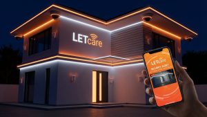 "บ้านอัจฉริยะสไตล์เอเชียตอนกลางคืน โทนสีส้ม–ขาว พร้อมกล้อง AI และมือถือแสดงการแจ้งเตือนจาก LETcare